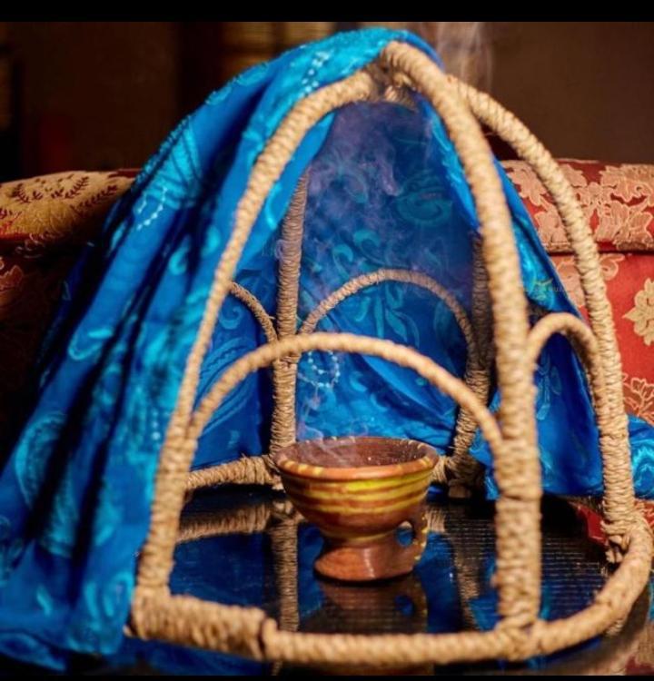 If you want to stay all the long with a nice heavenly scented turaren wuta, try putting your clothes on the kabbasa and allow the pleasant fragrance to diffuse into your clothes giving it a long lasting scent, you got you covered for that you can check our price list for kabbasa