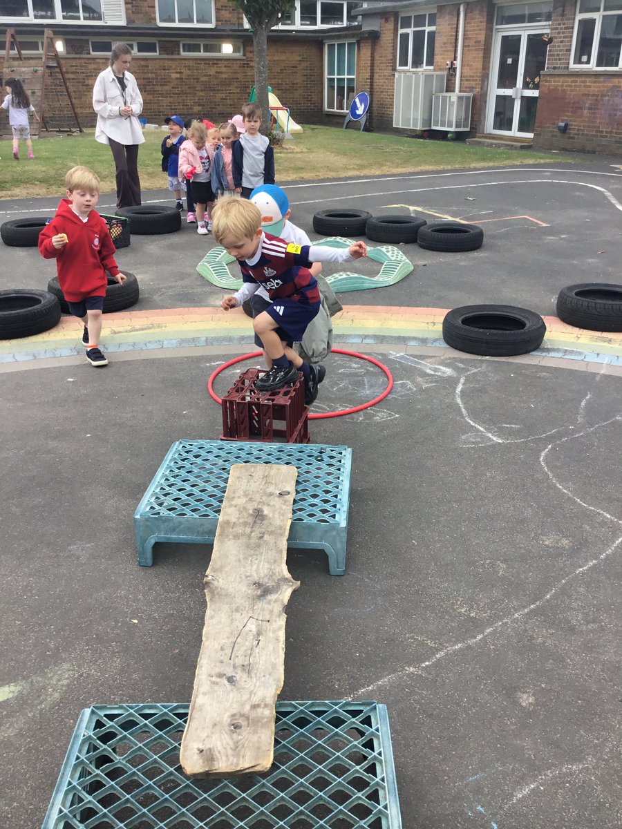 PCPNursery's tweet photo. We kicked off sports week with some brilliant obstacle course building, outdoors. We thought about the positional language we learnt about last week and ensured we could have spaces to go under and over, up and down, in front and behind #pcppe #pcpmaths https://t.co/X3m5GxKz2o