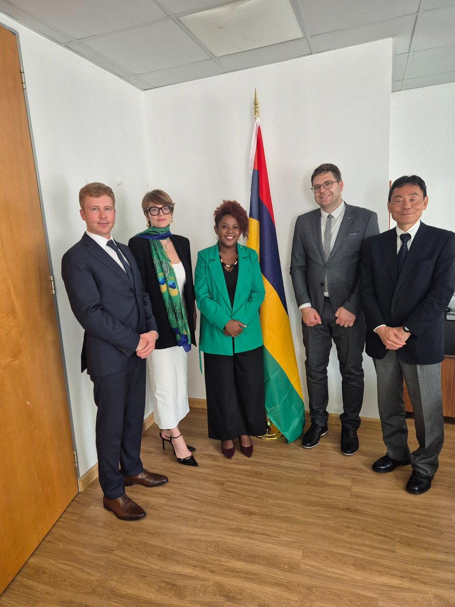 🇱🇻 <a href="/LatviaOECD/">Latvia in OECD and UNESCO / Latvija OECD un UNESCO</a>  <a href="/Lielvards/">Lielvārds</a> 
 <a href="/TildeCom/">Tilde</a>  meet the Mauritius 🇲🇺 Permanent Delegate 
<a href="/UNESCO/">UNESCO 🏛️ #Education #Sciences #Culture 🇺🇳</a>  to discuss cooperation in digitalization of education and languages. A great start of an exciting mission as 🇱🇻 contribution to digital transformation of the SIDS 🏝 !