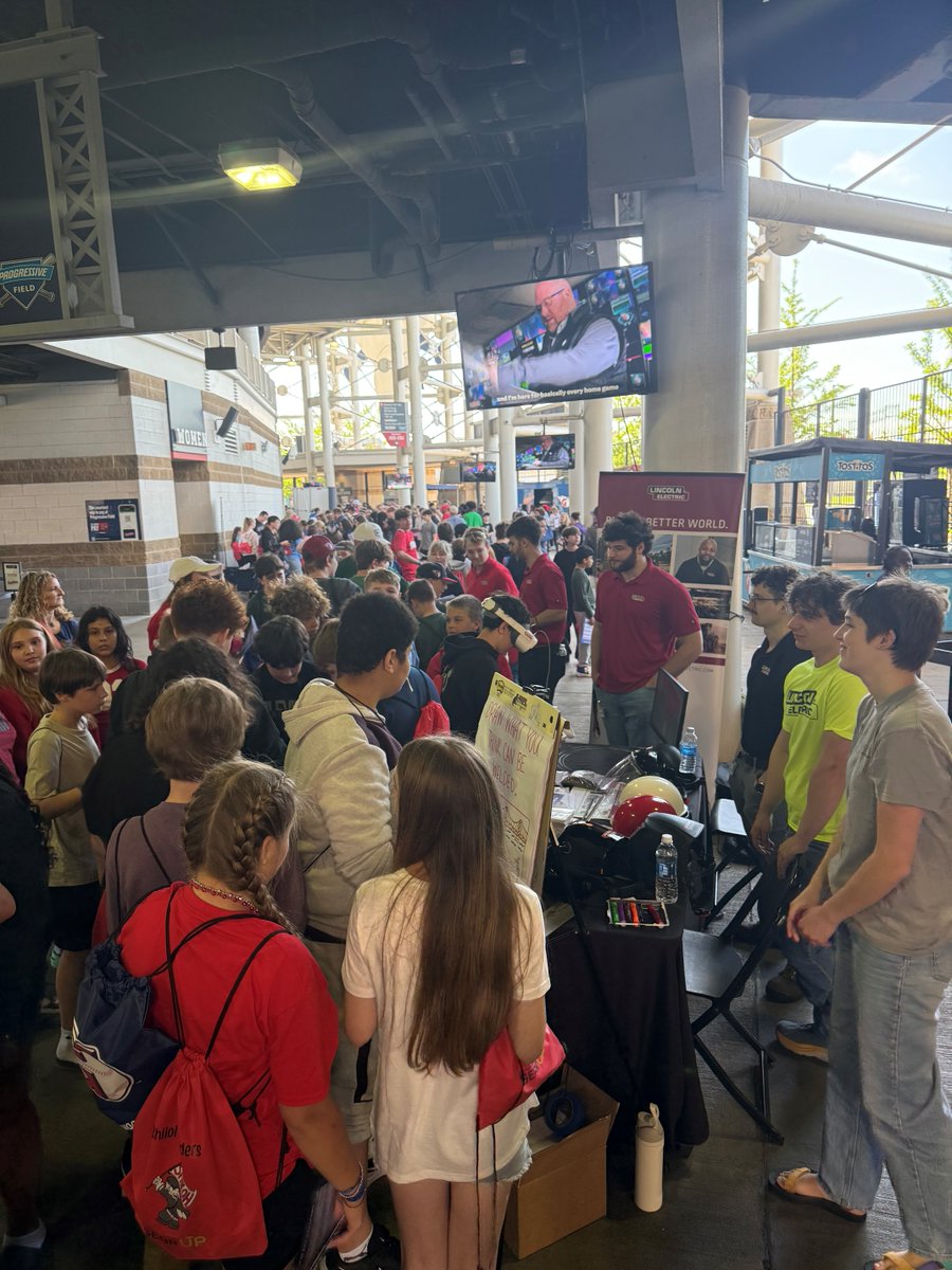 LECOCAREERS's tweet photo. Lincoln Electric proudly sponsored this year’s STEM Day with the Cleveland Guardians! We had the amazing opportunity to engage with over 6,000 students, sparking curiosity and excitement around science, technology, engineering, and math. #BeTheLinc https://t.co/twNVoHVQgZ