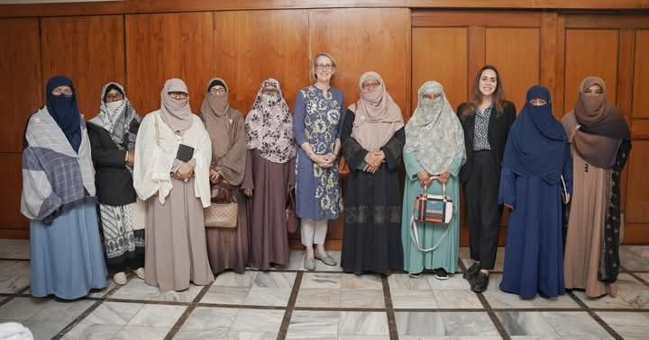 niru_nahar's tweet photo. A #nine-member delegation led by Ms. #NurunnisaSiddiqua, #Secretary of the #WomenDivisionOfBangladeshJamaat-e-Islami, paid a courtesy visit and held a meeting with the #UKHighCommissioner, Ms. #SarahCook, at the #UK High Commission in #Dhaka. 
@LemkinInstitute @UNPeacekeeping https://t.co/PBK0MI66UU