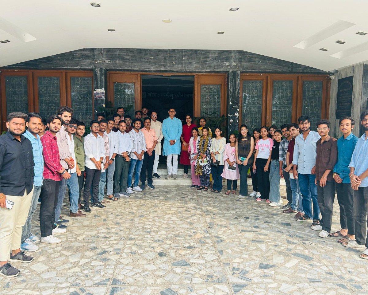 मध्यभारत प्रांत में केंद्रीय प्रवास के निमित्त पश्चिम क्षेत्र के क्षेत्रीय संगठन मंत्री मा. श्री गीतेश दलपत चव्हाण जी का आज विदिशा विभाग में प्राध्यापक बैठक, कॉलेज परिसर बैठक एवं विभाग बैठक में प्रवास रहा।