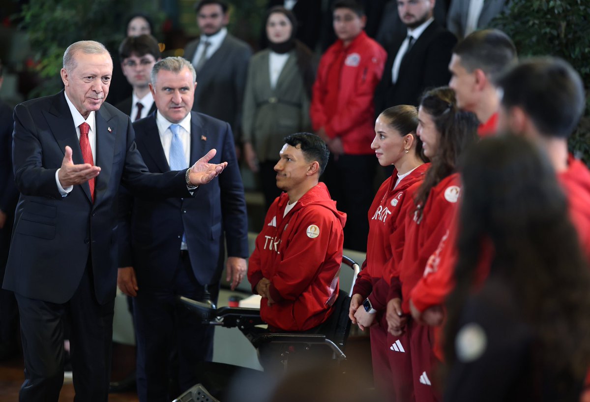OA_BAK's tweet photo. 19 Mayıs Atatürk’ü Anma, Gençlik ve Spor Bayramı vesilesiyle Cumhurbaşkanımız Sayın @RTErdogan’ın ev sahipliğinde gençlerimiz ve sporcularımızla bir araya geldik.

Gençlerimizin gelecek yürüyüşünde ve Türk sporunun yükselişinde her daim en büyük destekçimiz olan Sayın Cumhurbaşkanımıza şükranlarımızı sunuyoruz.

#TürkiyeninGücüGençliği🇹🇷