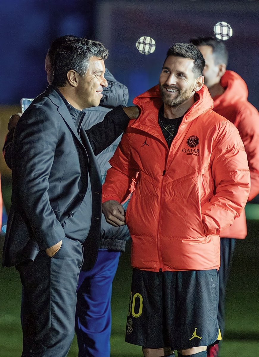 “Si sos campeón del mundo y quedás libre, te traigo. Te voy a buscar a tu casa.”

#MessiARiver