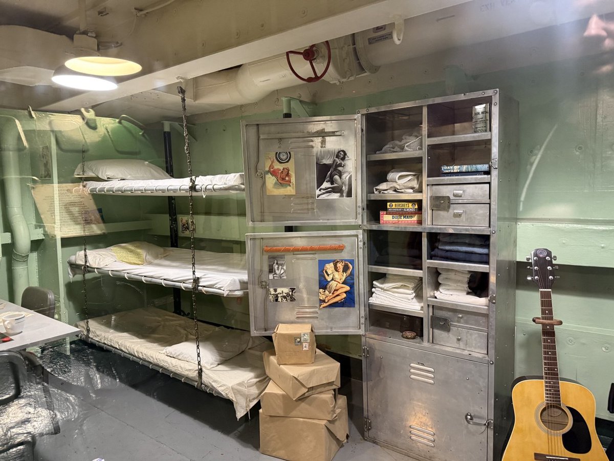 BUNK ROOM CONTEST

We’re looking for doodles &amp; tasteful pin-up-style art to decorate the locker doors, think classic barracks vibes with a furry twist.

Winners get 3 drink tickets + their art on display!