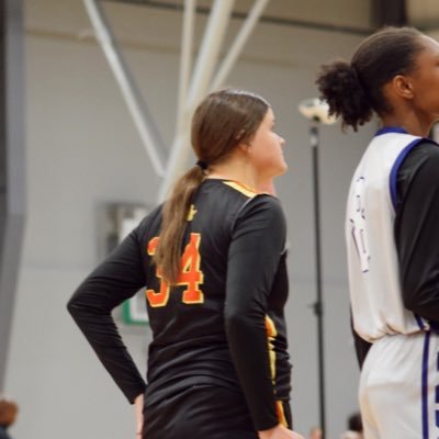 Emma Randall of Turner Ashby High School is a 2026 wing with size, skill, and scoring touch. Learn why she’s gaining attention from scouts and coaches across the region. woodsrecruiting.com/emma-randall-s…
<a href="/EmmaRenee3/">Emma Randall</a>