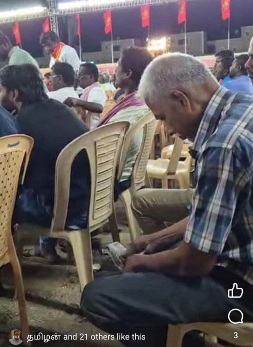 Narmadh89404961's tweet photo. நாம் தமிழர் கட்சிக்கு காசு எங்க இருந்து வருது? சாதாரணமாக  கூட்டத்திற்கு வந்து உண்டியலில்  ஐந்தாயிரம் ரூபாய் செலுத்திய இவர் போன்ற உணர்வாளர்களிடம் இருந்து வருது... https://t.co/6hmz2F14VE