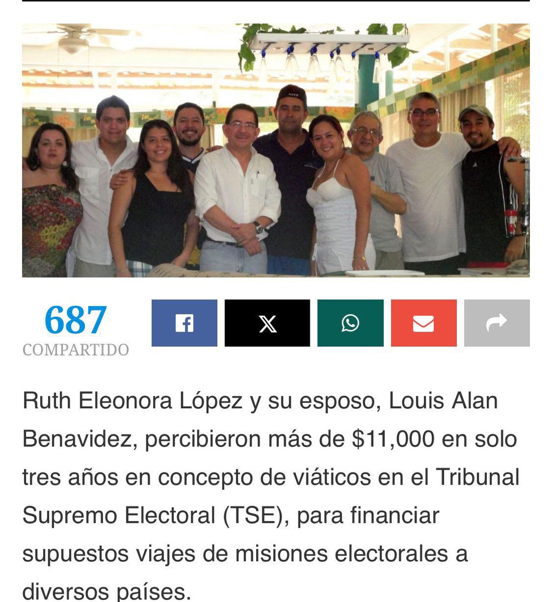 TendenciasSV's tweet photo. PRIVILEGIOS DISFRAZADOS DE SERVICIO PÚBLICO

Ruth Eleonora López y su esposo aprovecharon sus cargos para tener sueldos altos y viáticos destinados a supuestos viajes de trabajo. 

En realidad, se trató de vacaciones disfrazadas, todo pagado con el dinero de los ciudadanos. Está práctica fue realizada por muchos funcionarios dentro del FMLN.