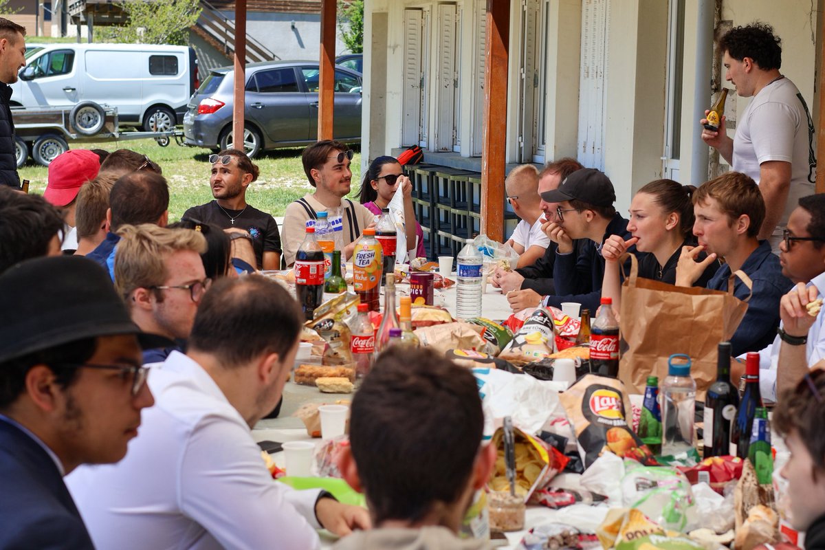Ce week-end, le RNJ Auvergne-Rhône-Alpes s’est retrouvé dans le Vercors pour un grand moment de cohésion ! ⛰️
Au programme : histoire 📚, formation 🎓, esprit d’équipe 🤝 et bonne humeur ☀️
Un grand bravo à tous pour l’organisation et pour votre engagement !