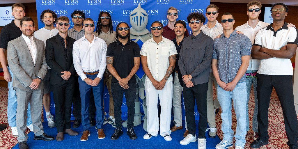 Shooting for greatness ... ⚔️🏀 In his first year as head coach, Morosco led the Fighting Knights back to the Division II NCAA tournament in what turned out to be the team's best season since the 2018–2019 campaign. See how he did it: ow.ly/ZPZO50VV40U #WeAreLynn