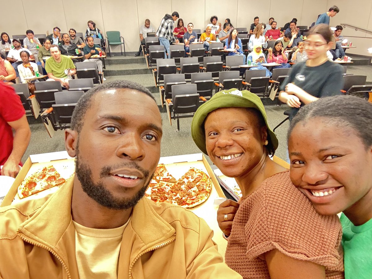UNT_CGSO's tweet image. Last Friday- May 16th, we had an awesome time unwinding and reflecting on the 2024/2025 academic year- a great way to wrap up the spring semester, and look forward to a productive summer!

#Chemistry #GradStudents #Unwind #productivite