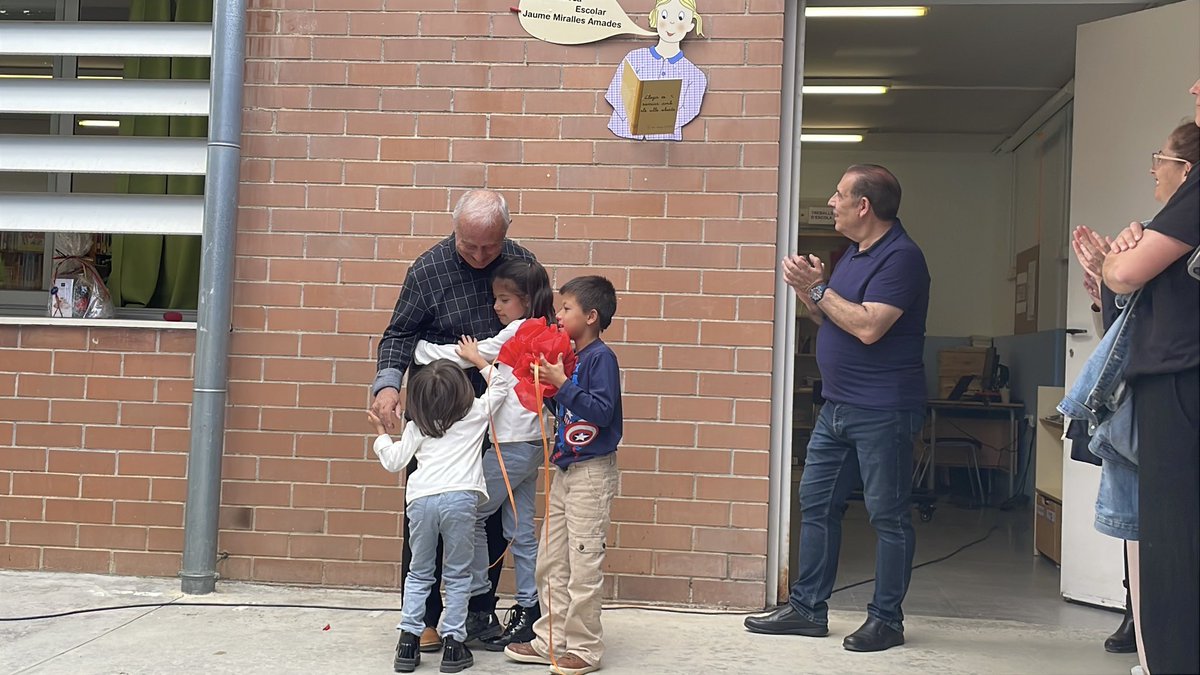 Escola Abel Ferrater (@eabelferrater) on Twitter photo El Jaume va dedicar molts anys de la seva vida a seguir el treball iniciat per la Josefina Rossell de dignificar l’escola pública de la Selva del Camp… i ho va aconseguir, envoltat d’un gran equip de mestres i de moltes famílies implicades. #escolaabelferrater <a href="/AjSelvadelCamp/">Aj. Selva del Camp</a> El Jaume va dedicar molts anys de la seva vida a seguir el treball iniciat per la Josefina Rossell de dignificar l’escola pública de la Selva del Camp… i ho va aconseguir, envoltat d’un gran equip de mestres i de moltes famílies implicades. #escolaabelferrater <a href="/AjSelvadelCamp/">Aj. Selva del Camp</a>