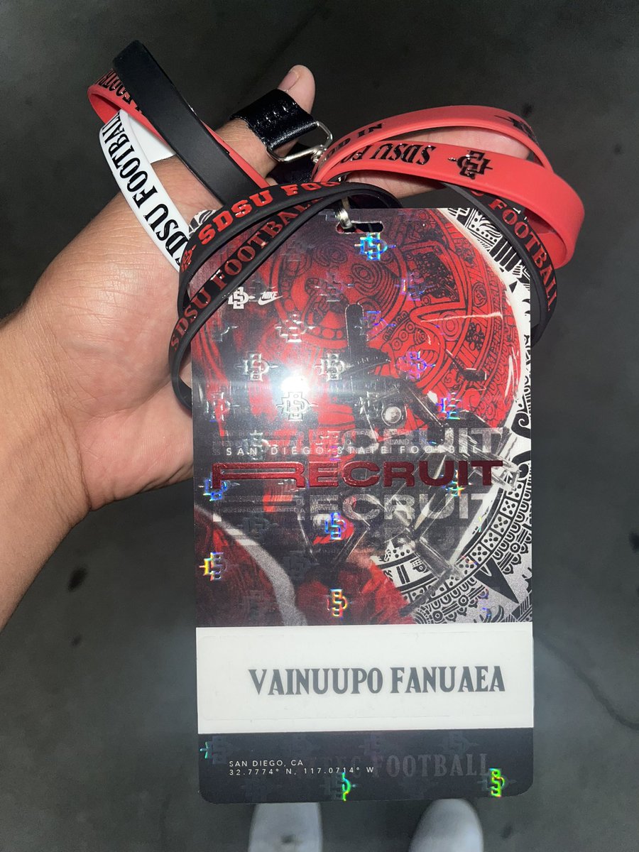 vfanuaea2026's tweet photo. GOD IS GOOD!! THANK YOU to @TevitaLose &amp; @Tana_Vea for having me and my family down at @AztecFB !! https://t.co/sDzFsf0nK8