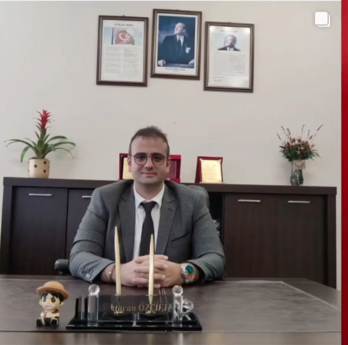 İstanbul’da ortaokul müdürü olarak görev yapan laik kemalist sapık Yektacan Özçift 15 erkek öğrencisine yönelik 8 yıl süren cinsel istismarda bulunduğu ortaya çıktı. 
Sapık müdür aynı zaman da Türkan Saylan ‘ın kurmuş olduğu ÇYDD vakfı’na üye. Olay diğer öğretmenlerin şüphelenip