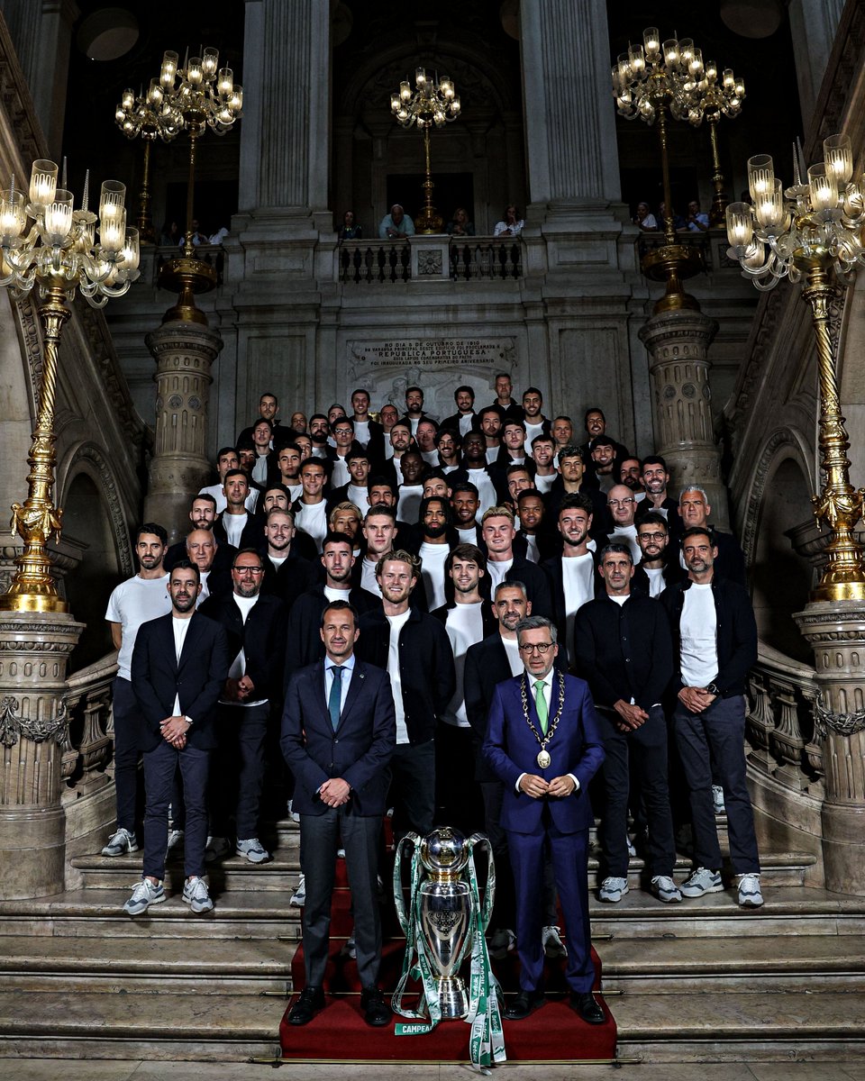A fotografia oficial de família dos bicampeões 📸