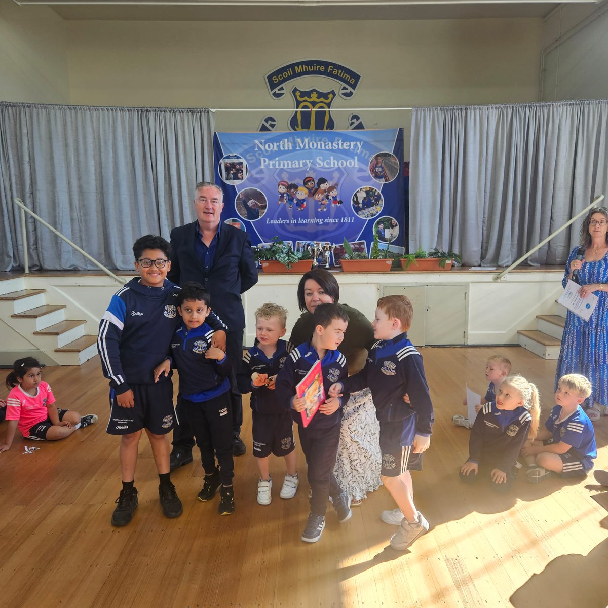 Well done to the pupils who received a full attendance or an improved attendance certificate at today's assembly.  Well done to Ms Cotter/Ms Hearne's second class for winning the award for the class with the most improved attendance. Mon Abú. 🔵⚪️