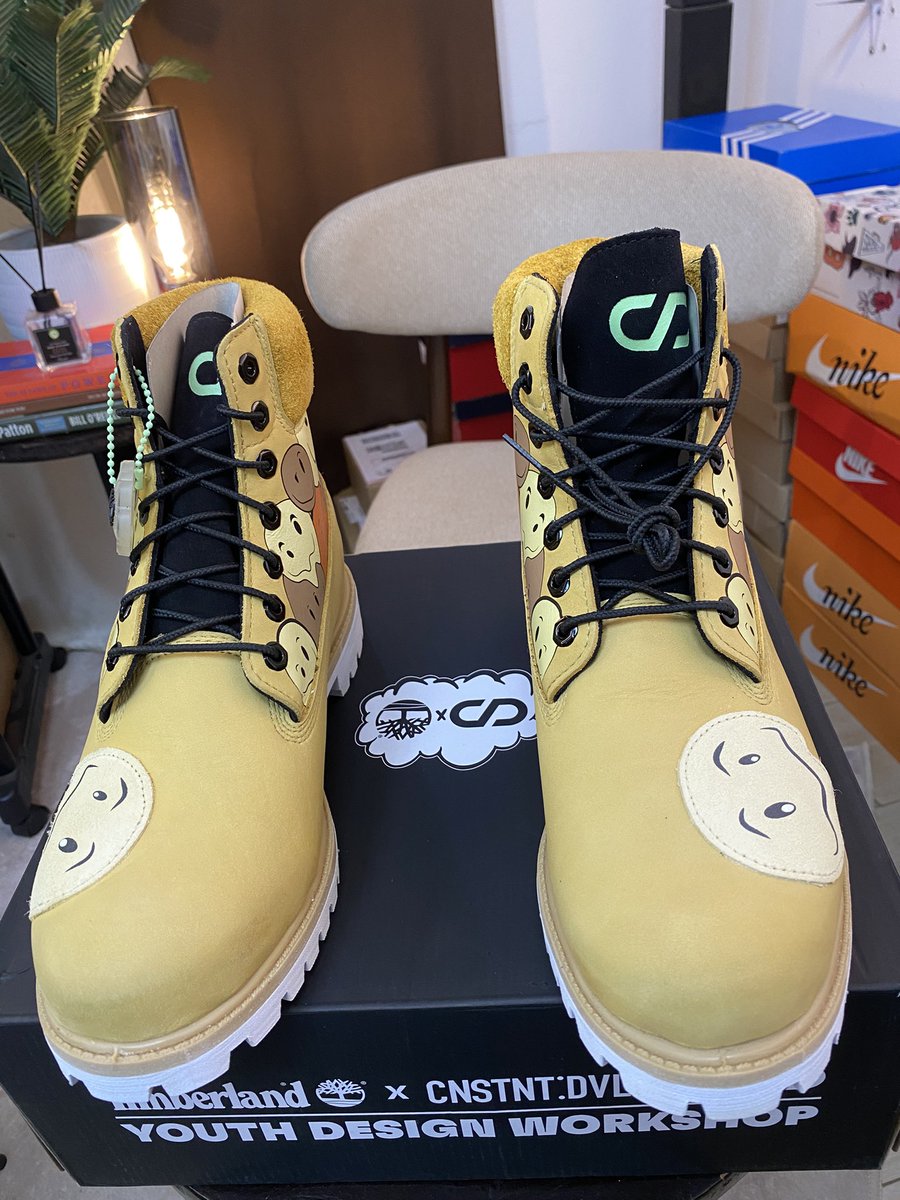 LEGIT_SSNEAKERS's tweet photo. Timberland x Shades of happiness
Size - EU 43.5
Price - GHC 7,200
Brand style -TB0A6G1REXM

(I love this piece so much because of the story behind it, a shoe that demonstrates that everyone has a way of expressing their happiness and emotions)🔥 https://t.co/VHg2yi5AIh