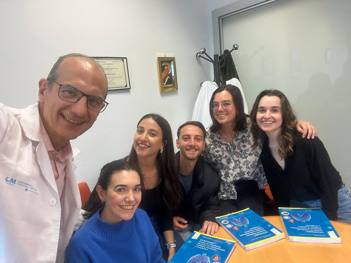 ¡Bienvenidos R1! Qué alegría ver tantas ganas, ilusión y pasión por aprender. Ser parte de Puerta de Hierro tiene sus ventajas… ¡ya tenéis vuestro tratado de Ventimec! 🎓✨📘 

#BienvenidaR1 #Orgullodeseranestesista