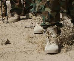 شايفين هذه البساطيل 
هذه بساطيل الحشد الشعبي الشيعي 

انظف وأشرف من الحاضرين في  #القمة_العربية_في_بغداد 
وتسوه حكام وملوك العرب وشعوبها جميعا 
من زغيرهم الى كبيرهم .