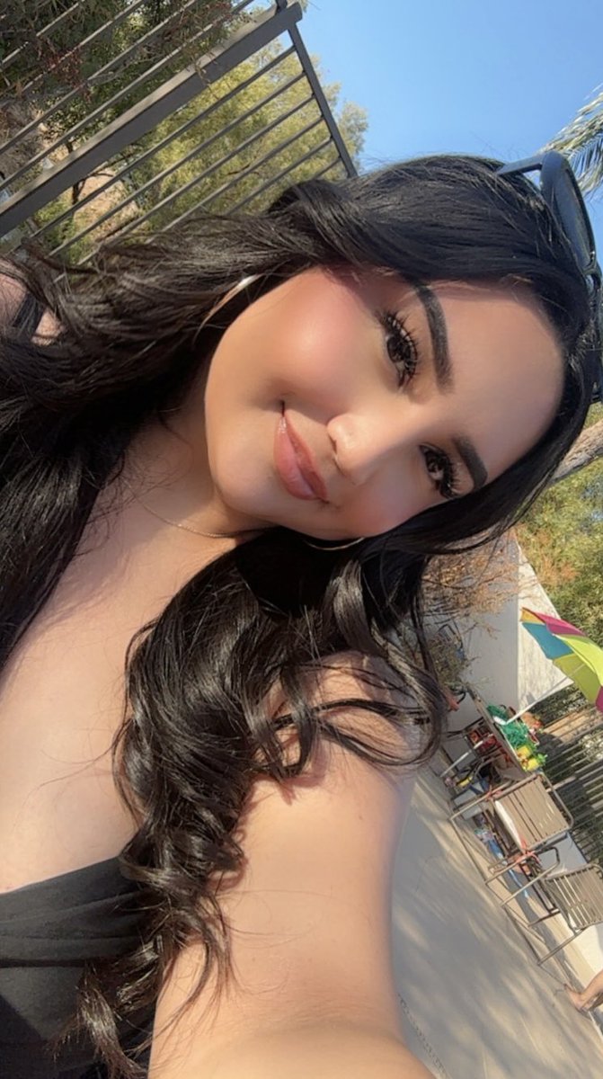 La_barbiee7's tweet photo. I luv pool days 😍💦 https://t.co/bQlrZZ7Z0I