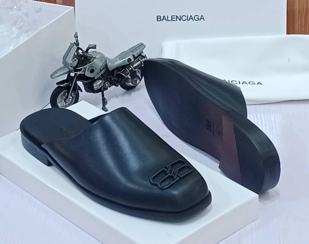 Location Kaduna 
Delivery Nationwide 
WhatsApp or call ☎️ 08027636780

Balenciaga and Dior 
ORIGINAL 
QUALITY 
40-46
BOX 📦  📦 
52K👆🏼