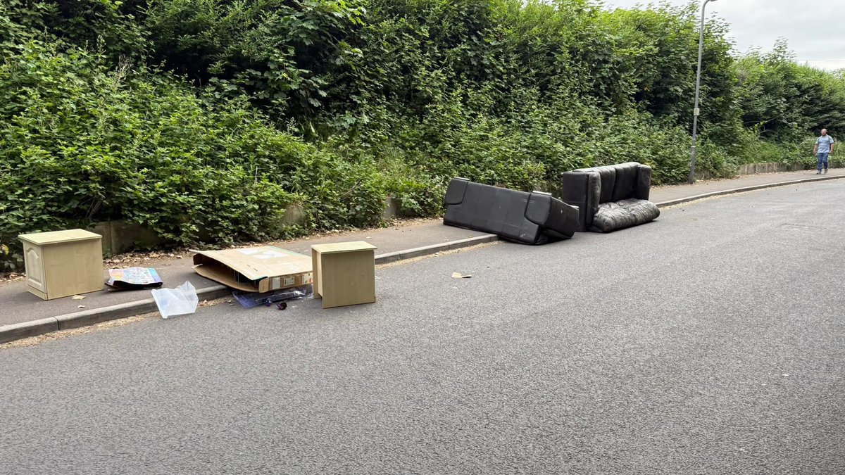 PennyLaneWombles (@pennylnwombles) on Twitter photo Fly tipping reported by Matt to <a href="/lpool_LSSL/">Liverpool Streetscene Services Ltd</a> as 8674110 Mersey Road near the prom
If you see fly tipping you can report it via
liverpool.gov.uk/environmental-… Fly tipping reported by Matt to <a href="/lpool_LSSL/">Liverpool Streetscene Services Ltd</a> as 8674110 Mersey Road near the prom
If you see fly tipping you can report it via
liverpool.gov.uk/environmental-…