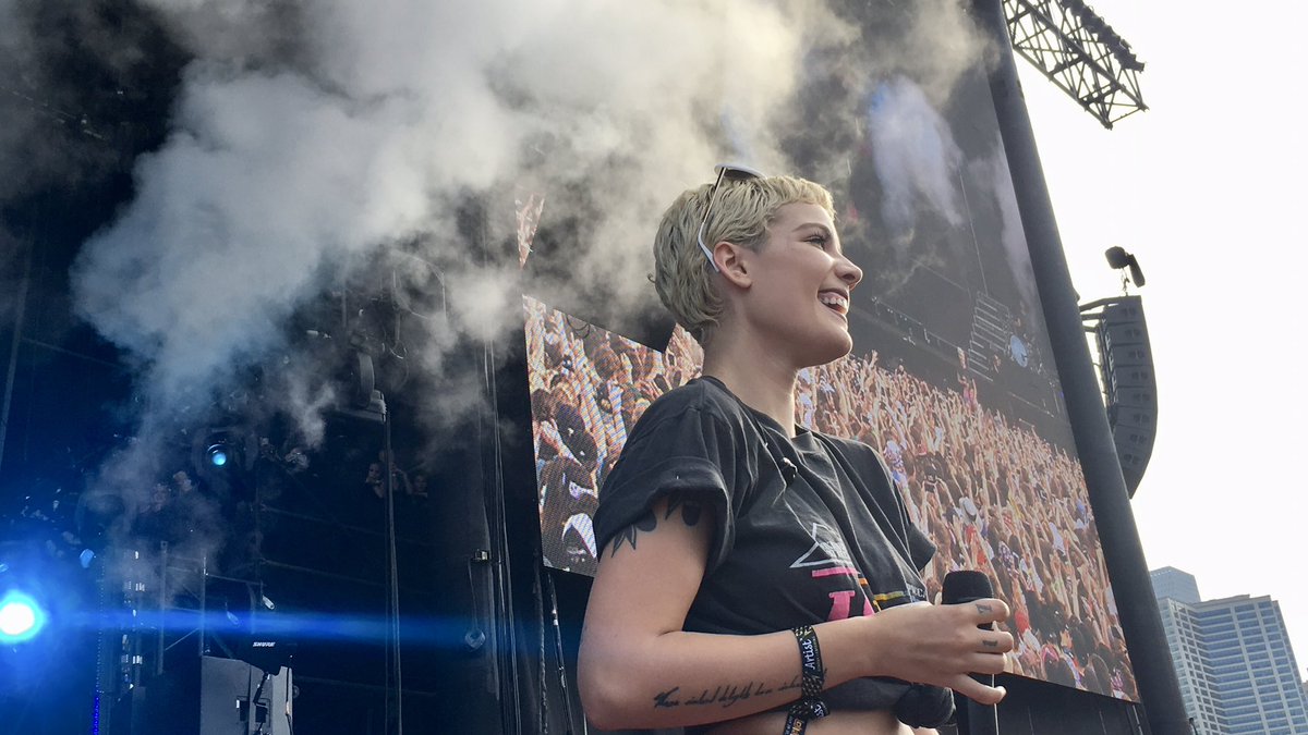 itmenic's tweet photo. @halsey the first time I got to hear Is There Somewhere live 🩵
Y’all don’t understand the gift you were given last night https://t.co/H08XXBmEwo