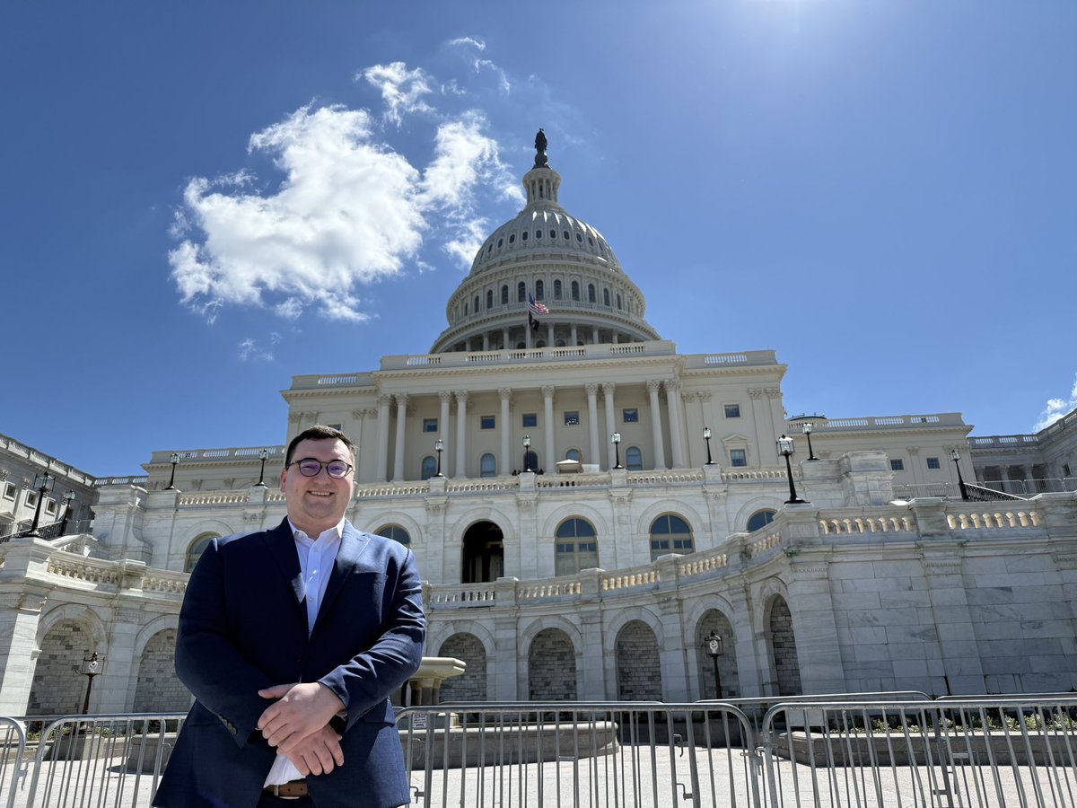 uttyler_anes's tweet image. Two weeks ago our resident, Dr. Bohannon, attended @ASALifeline #LegCon25 in Washington, D.C.! He and other #PhysicianAdvocates discussed important topics relevant to anesthesiology with congressional representatives and staff.