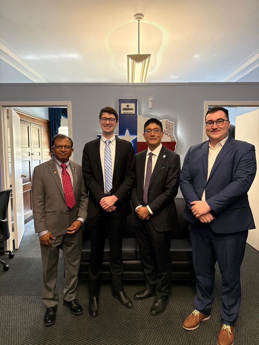 uttyler_anes's tweet image. Two weeks ago our resident, Dr. Bohannon, attended @ASALifeline #LegCon25 in Washington, D.C.! He and other #PhysicianAdvocates discussed important topics relevant to anesthesiology with congressional representatives and staff.