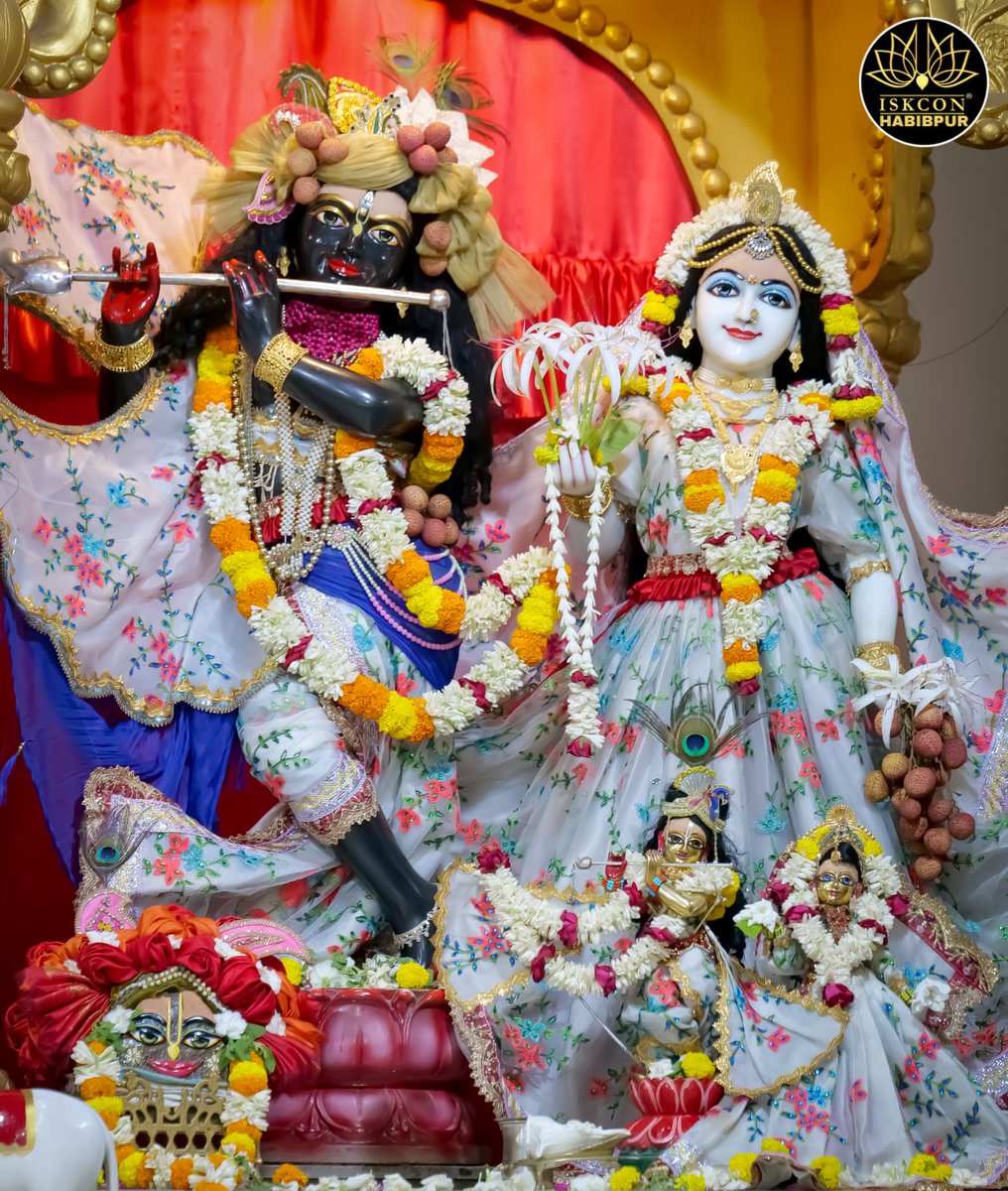 ISKCONHabibpur's tweet photo. 💎𝑯𝒂𝒓𝒆 𝑲𝒓𝒊𝒔𝒉𝒏𝒂💎
𝑇𝑜𝑑𝑎𝑦'𝑠🙏𝐷𝑎𝑟𝑠ℎ𝑎𝑛𝑠

✿𝑺𝒓𝒊 𝑺𝒓𝒊 𝑹𝒂𝒅𝒉𝒂 𝑴𝒂𝒅𝒉𝒂𝒗
✿𝑱𝒂𝒈𝒂𝒏𝒏𝒂𝒕𝒉 𝑩𝒂𝒍𝒂𝒅𝒆𝒗 𝑺𝒖𝒃𝒉𝒂𝒅𝒓𝒂
✿𝑮𝒂𝒖𝒓-𝑵𝒊𝒕𝒂𝒊,𝑺𝒓𝒊𝒍𝒂 𝑷𝒓𝒂𝒃𝒉𝒖𝒑𝒂𝒅𝒂

🌺19May'25🌺

#ISKCON #SrilaPrabhupada #SanatanDharma #harekrishna #God https://t.co/IXskeOKLcU