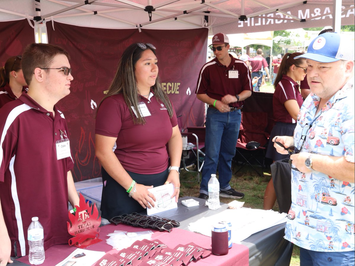 tamuansc's tweet photo. Bringing the heat to Texas Troubadour Fest! 🔥🍖
Faculty and students from the Department of Animal Science showcased meat cuts and shared the science behind great BBQ at Texas Troubadour Fest this past weekend! #AggieBarbecue #MeatScience #TexasTroubadourFest #ANSCExcellence https://t.co/VjS6vAiqxw