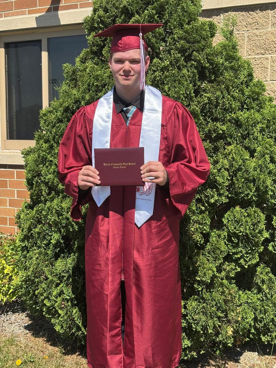 geisheather_'s tweet photo. Congrats to my nephew, Carson! He graduated from high school and community college this weekend! Proud of you! 👨🏻‍🎓🎓

#ProudAunt #Graduat  #CantBelieveHeIsAllGrownUp https://t.co/noSRo0IMdv