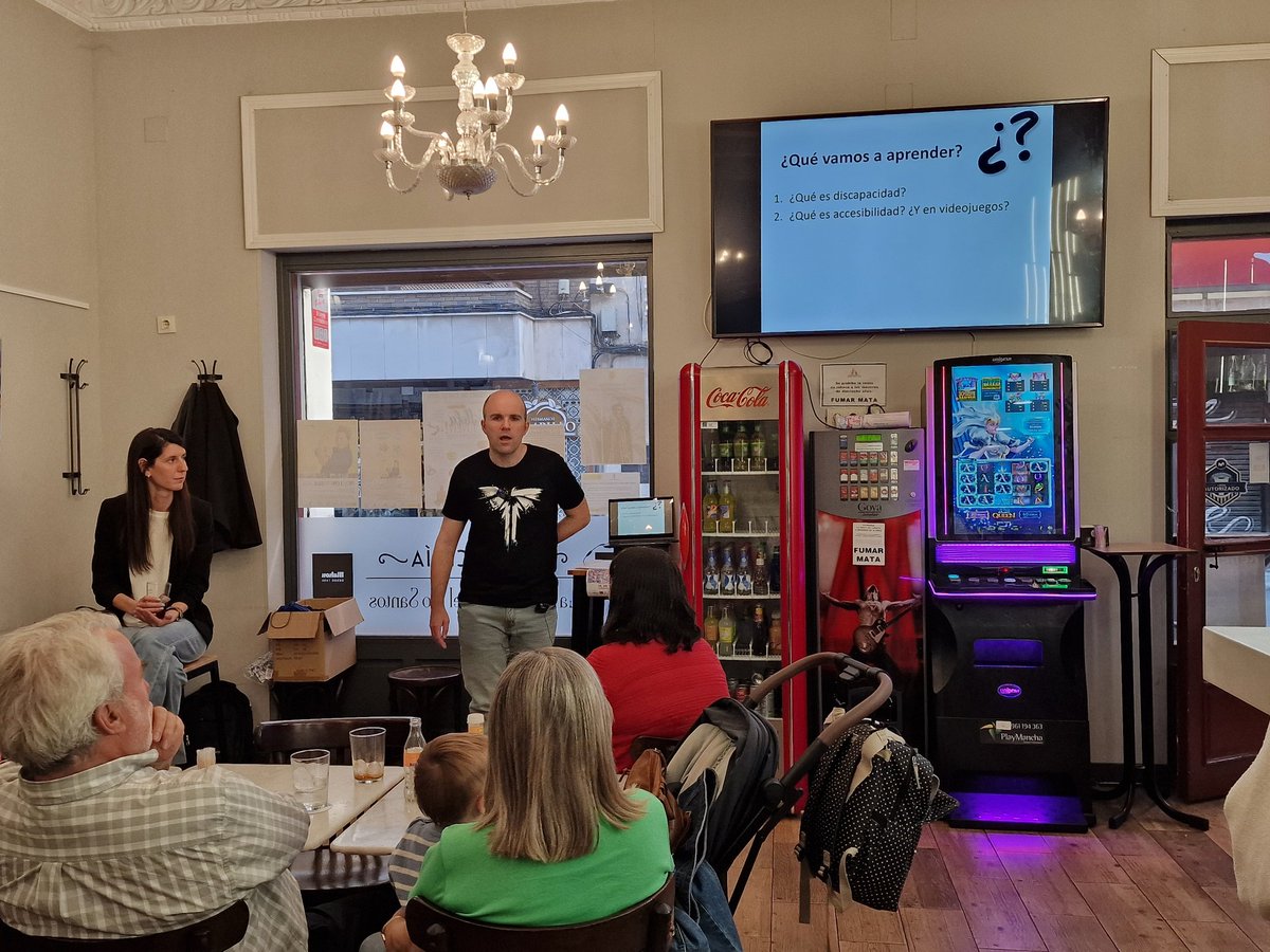 jmherranz's tweet photo. Ya estamos en el #Pint25Cue #Pint25ES. Noelia y Sergio nos hablan de accesibilidad, inclusión, videojuegos y metaverso @FcomUCLM @BBAACuenca @politecnicacu @FacEducacionCu @uclm_es @UCLMdivulga @pintofscienceES https://t.co/2qXYzGI1JH https://t.co/nqtyBIh2ji