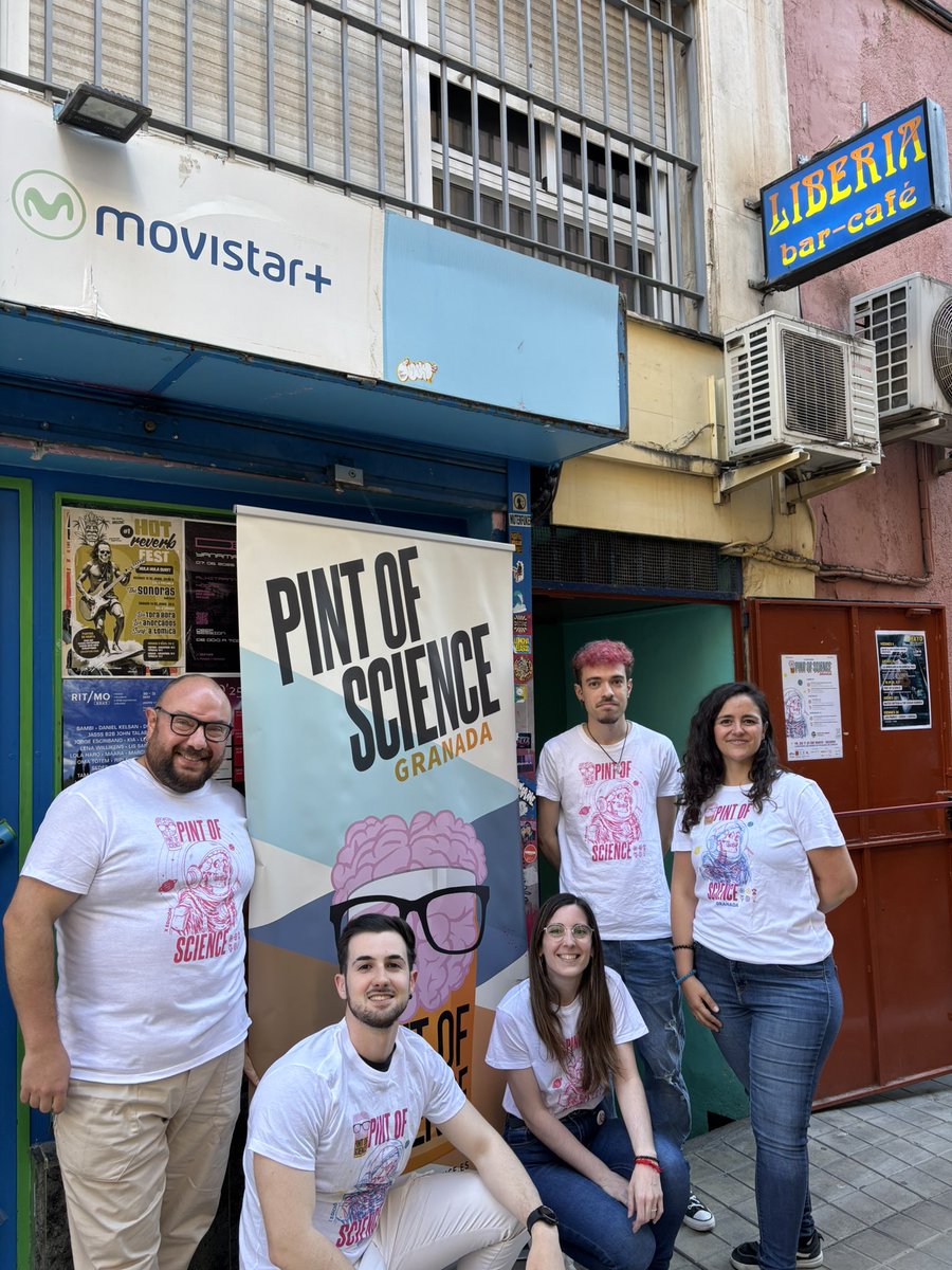 DaSCI_es's tweet photo. Comienza la charla en la @LIBERIApub de Juanjo Herrera del #Pint25GRA aquí se habla de #PLANETATIERRA 🌍 y ⚙️#TECHMEOUT
Llenazo en el primer día.
@pintofscienceES @parqueciencias @canalugr @DaSCI_es @bioevolbea @LIBERIApub https://t.co/tI81UQEOtz