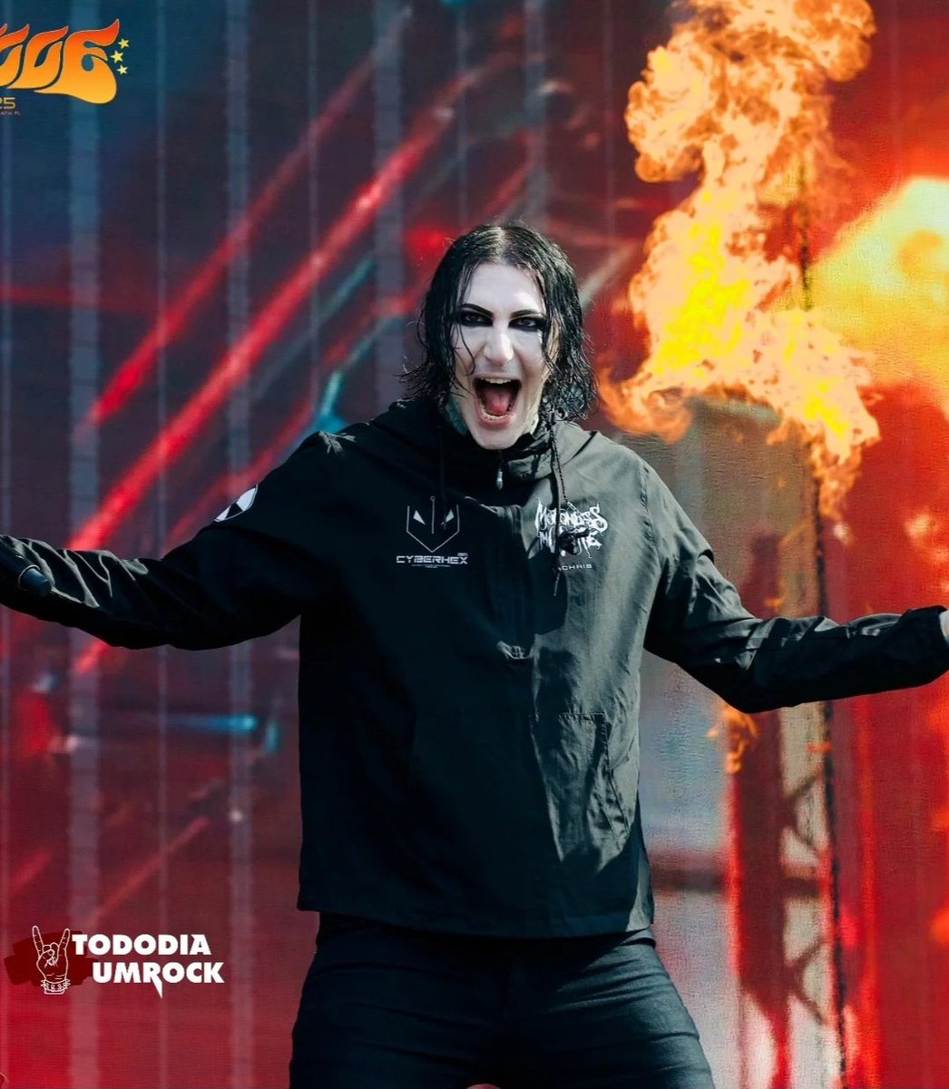 CHRIS WHOAWOOWW

ig: tododiaumrock