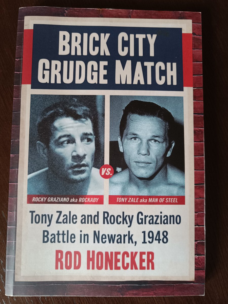 mrstevehunt's tweet image. 5/16 The first non-heavyweight book on this list of favourite #boxing books that focus on one fight, is this one from @RodHonecker