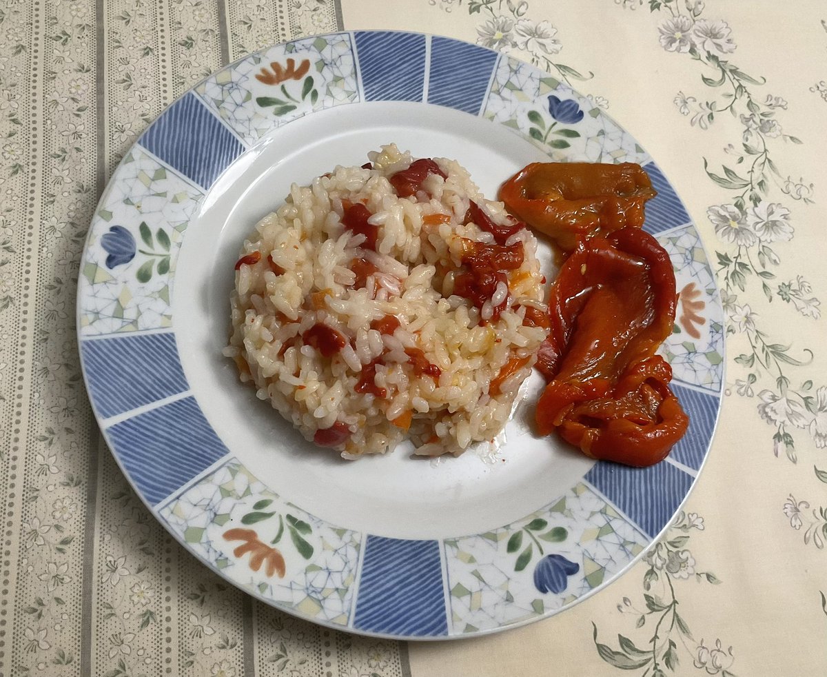 incucinacongina's tweet photo. Riso e peperoni cotti a vapore per un’alimentazione leggera e ricca di proteine e derivati👏👏👏😉 #chef #vapore #cottura #Cooking #food #riso #peperoni #cucinadicasa #CuocaADomicilio https://t.co/9WQeK9ZVXV