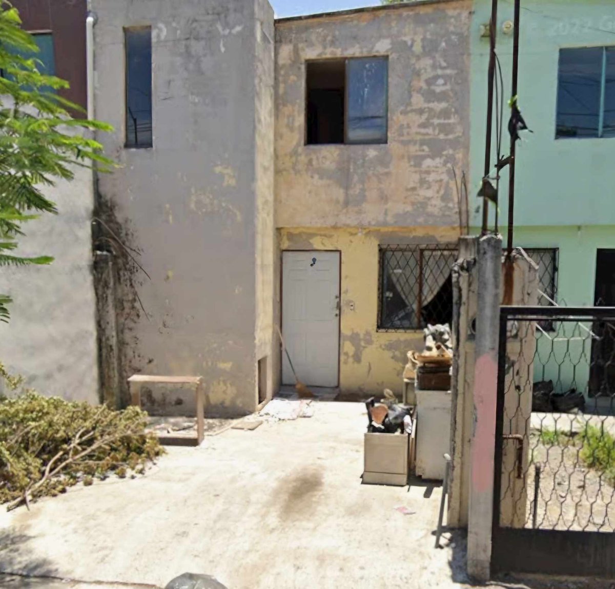 horaceroweb's tweet photo. #Tragedia Dayra de 31 años pierde la vida agredida con arma de blanca 🔪

#QEPD La mujer quedó herida sobre la banqueta afuera de su hogar en #Apodaca

En el ataque también resultó herido un joven de 20 años identificado como Christian 

🔴 La noticia aquí
https://t.co/b0YTe3tA6c https://t.co/rvXTGrz3g3