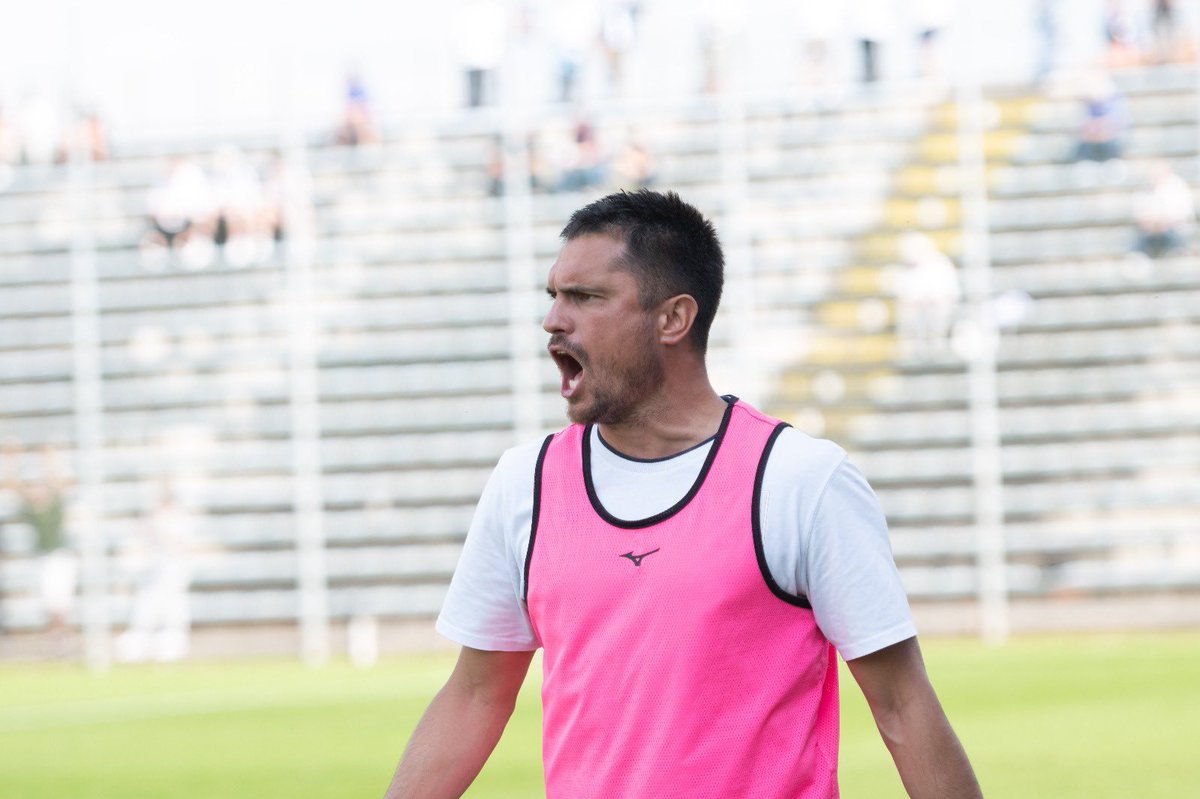 È terminata con il pareggio a Treviso una stagione entusiasmante impreziosita dall’accesso ai playoff, partendo da quintultimi.

Allenare è un arte, senti grande responsabilità, mai come fare la raccolta differenziata davanti a tua moglie però. 

#19maggio #football #SerieD