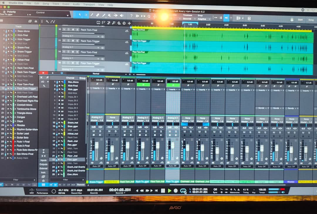 WalcomMusic's tweet photo. Using Melodyne in Studio One to re-trigger drums is awesome, but be aware that you must always check your phase between the recorded drum and your re-triggered drum sample. #studiolife #smackhousestudios #studioonepro https://t.co/biyAbYc7sX