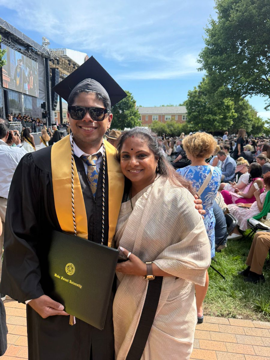 Kavithakka_adda's tweet photo. Congratulations Aaditya on your Graduation 🎓❤️👏

@RaoKavitha @WakeForest 
#WFUGRAD #ProudMom https://t.co/KmwM8dnleE