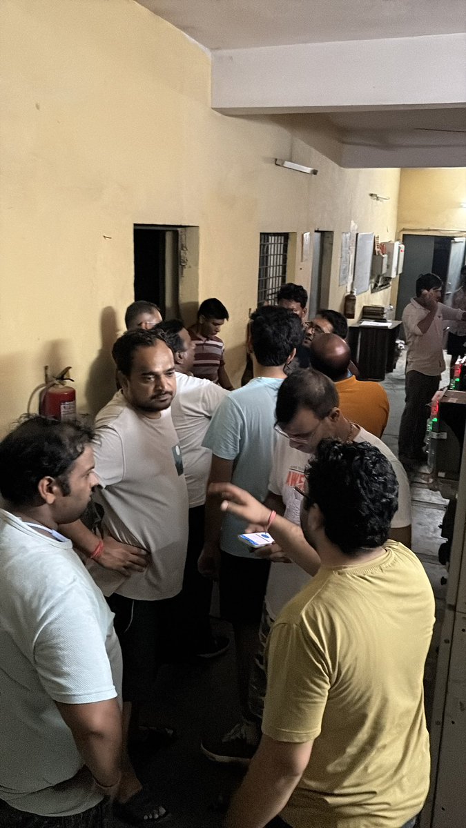 harshshankar's tweet photo. @PVVNLHQ @pvvnlgbnagar @EMofficeUP @CMOfficeUP @myogiadityanath @dmgbnagar Came to the Sector 122, Noida Substation with many other society residents. The substation JE is saying the distribution almost double the capacity of this substation. Also, the substation JE is saying that the Iteda substation is not cooperating. SDO is also not responding. https://t.co/QuZykqsDpu