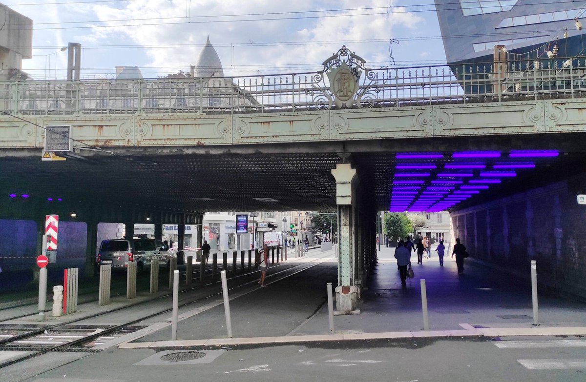 Nice_Matin's tweet photo. Lundi 19 mai 2025, au petit matin, quand son corps a été retrouvé sous le pont de la gare Thiers, à Nice, cela faisait huit mois que Christophe survivait à la rue. A 59 ans, le SDF Belge, ex-motard, laisse le souvenir d’un homme solidaire, malgré la misère.
👉 https://t.co/tysHNgCYS5