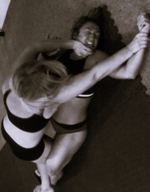 SWrestl's tweet photo. Flame and the gf from a couples session have a very rough set to on the mats...
#sessionwrestling #privatesessions #strongwomen https://t.co/k3li5QVpGw