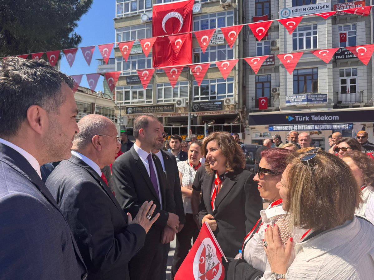 Samsun Zafer Partisi il teşkilatı olarak, 19 Mayıs'ı kutlamak amacıyla Onur Anıtı'na çelenk bıraktık. Etkinliğimize katılan Genel Başkan Yardımcımız Cihat Çetinkaya ile birlikte, milletimizin bağımsızlık mücadelesinin simgelerinden biri olan bu anıtın önünde saygı duruşunda