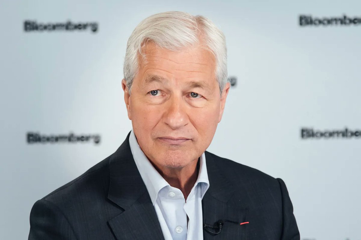 🚨 BREAKING : Rischio recessione in calo, ma il CEO di JPMorgan Dimon avverte: "Non abbassate la guardia"