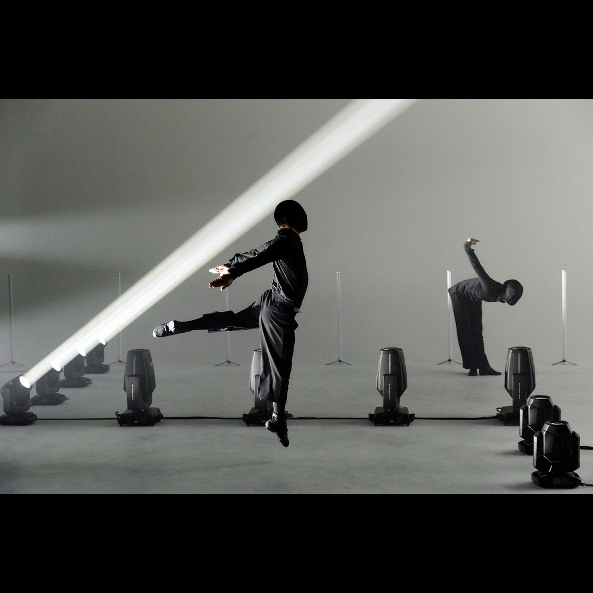 API_Tokyo_'s tweet image. &amp;gt;&amp;gt;&amp;gt; Yuzo Ishiyama works archive -122
.
&quot;./ [dot slash] -beta version&quot;
.
photo : Yohta Kataoka
soundtrack : CRZKNY
.
.
info-api.com
.
#contemporarydance #contemporaryart #performingarts #choreography #movement #石山雄三 #CRZKNY #tokyo
.