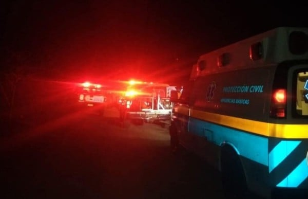 CorresponsalsMX's tweet photo. 🚨👇OTRA #MASACRE EN #GUANAJUATO
COMANDO ARMADO MATA A 7 JOVENES EN LA COMUNIDAD DE SAN BARTOLO DE BERRIOS EN EL MUNICIPIO DE SAN FELIPE Y DEJAN #NARCOMENSAJE FIRMADO POR EL CÁRTEL DE SANTA ROSA DE LIMA #CDSRL.
Las víctimas quedaron en calles de la plazuela principal donde acudieron las autoridades y corroboraron que que sus edades occilaban entre los 18 y 25 años.
#estados #violencia @LibiaDennise #México