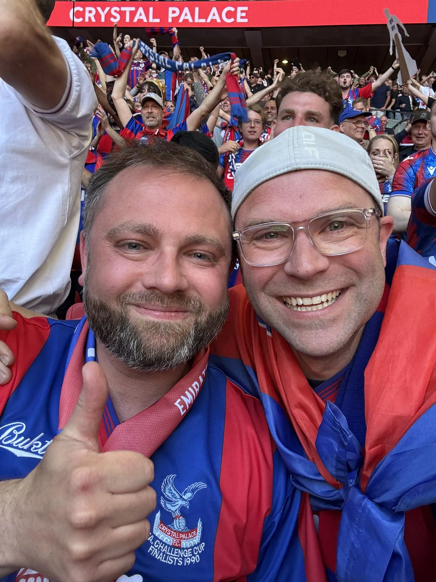 #cpfc please help me pass on a huge thanks to this chap, Ben. I was stood next to him on Saturday.  Block 136, row 19. Both our fathers didn’t make it to see Palace lift the cup, it was good to share the moment they did with him. He was a huge help throughout. ❤️💙 <a href="/FYPFanzine/">Five Year Plan 🦅🏆🏆</a>