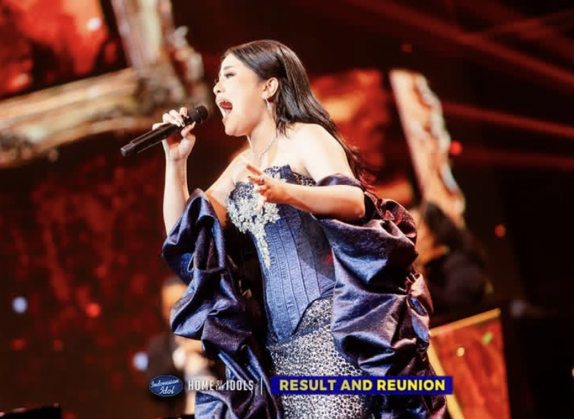 purplemantrast's tweet photo. - winner of FSL2N #1
- runner up dayang belitung #2
- winner of bintang radio nasional #1
- winner of i sing indonesia ,france #1
- winner of KWC, finlandia #1
- winner indonesian idol ( 74 SO with 2 standing on chair and 1 standing on table ovation)  #1

THE Shabrina leonita👑 https://t.co/a71oWg46G1